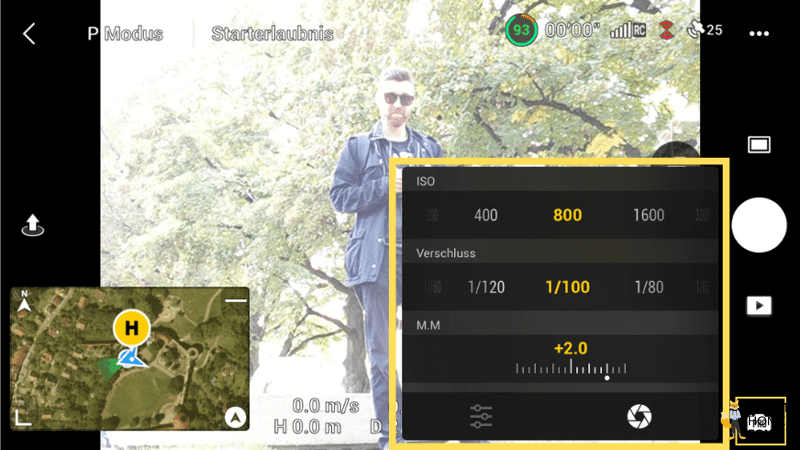 Verschiedene Einstellungsmöglichkeiten zur Kamera in der “Pro” Variante der DJI Fly App und der DJI Mini 3 Pro Drohne.